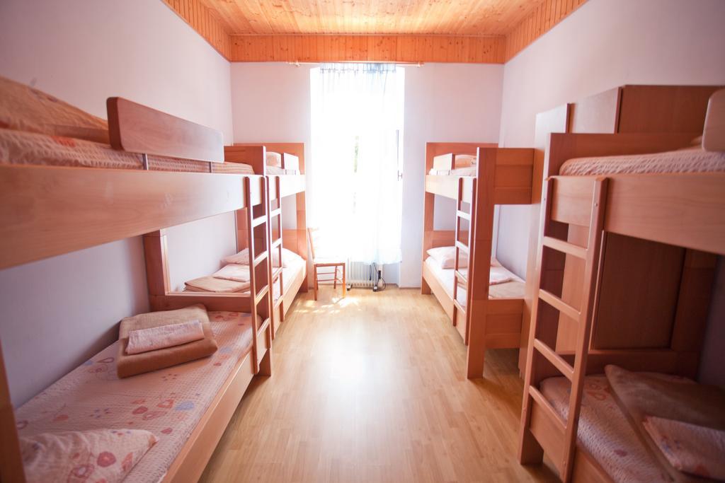 Hi Hostel Пула Экстерьер фото