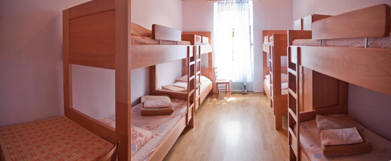 Hi Hostel Пула Экстерьер фото
