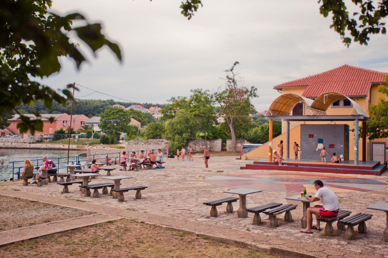 Hi Hostel Пула Экстерьер фото